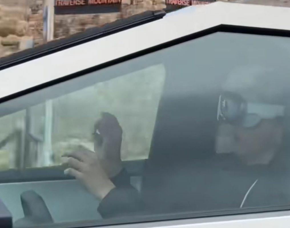 Casa Blanca: por favor, no sea tonto y conduzca mientras usa el Apple Vision Pro.